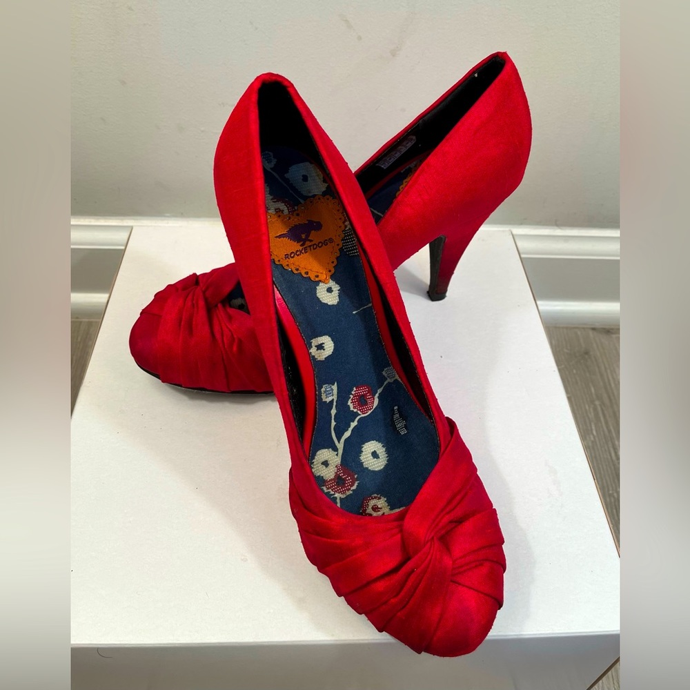Xappeal Women Size 6.5/37 Red Suede Bow Peep Tow 3 Inch Heels